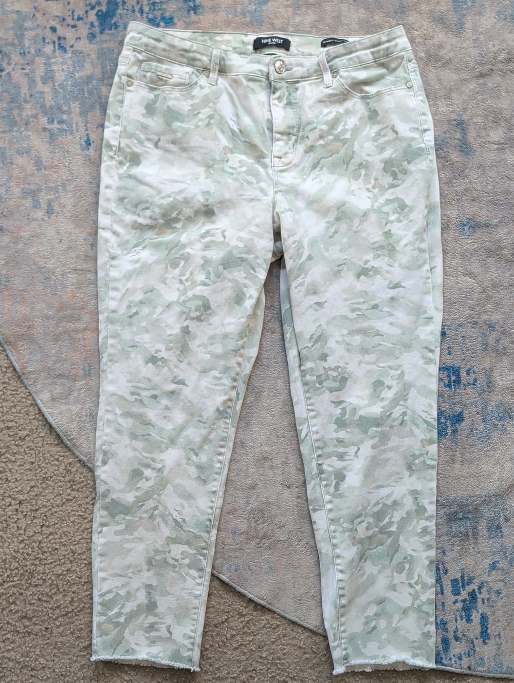 Nine West Pale Green Camo Stretch Ankle Jeans Women's Large (12) US